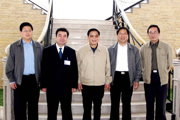 中宣部副部長王太華視察中德機床 中宣部副部長王太華視察中德機床