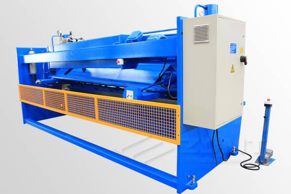 數(shù)控閘式剪板機(jī).jpg 數(shù)控閘式剪板機(jī).jpg