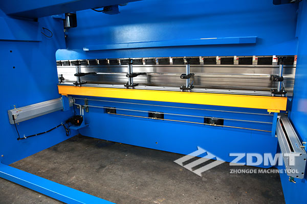 中德機床攜手意大利ESA成功研制新型電液同步數(shù)控折彎機5 中德機床攜手意大利ESA成功研制新型電液同步數(shù)控折彎機5