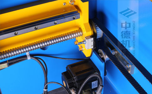 ZDPK-20032X軸配有滾珠絲桿及直線導軌，大功率伺服電機，鋼絲同步帶，能顯著提升X軸定位精度及速度 (2).jpg